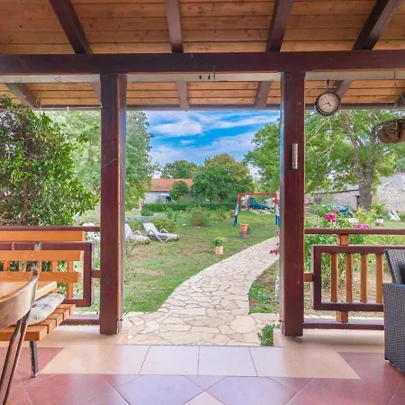 Prázdninový dům House Toni For 8 Persons Brisevo