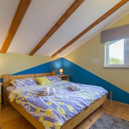 Prázdninový dům House Toni For 8 Persons Brisevo